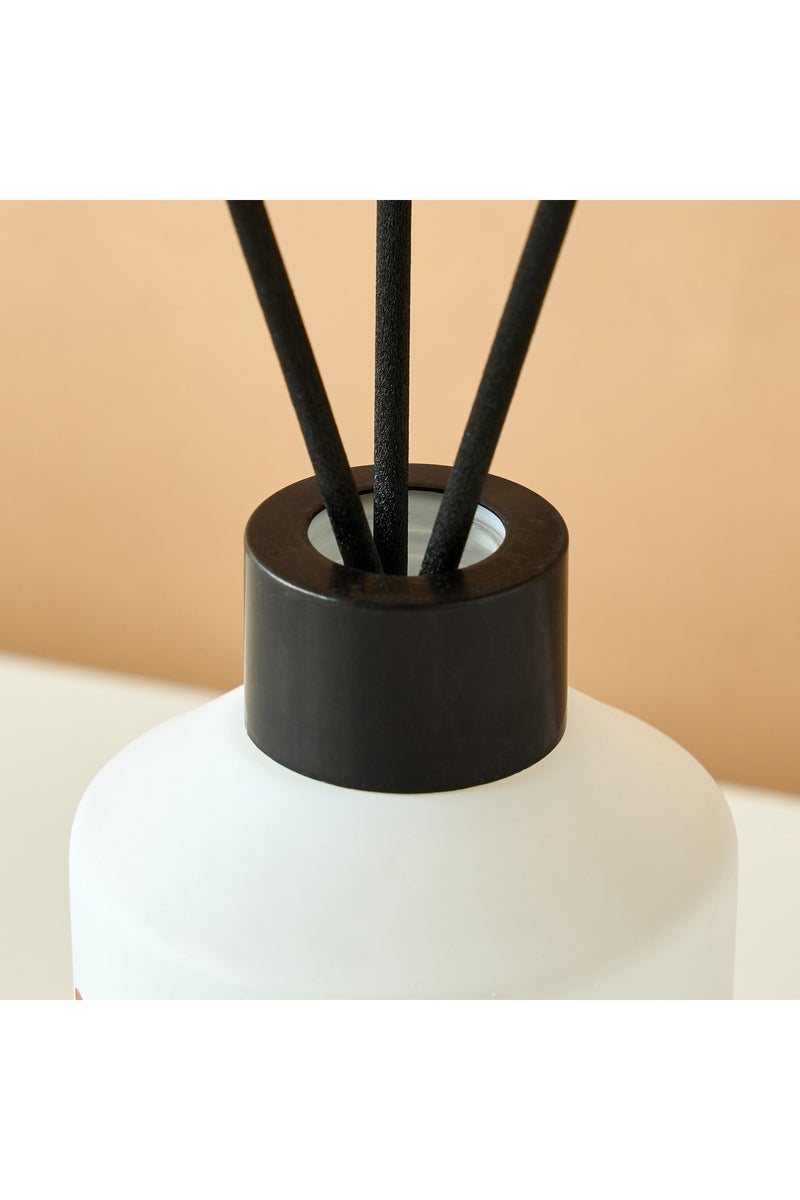 Fresh Linen Reed Diffuser - 200 ml - Image 4